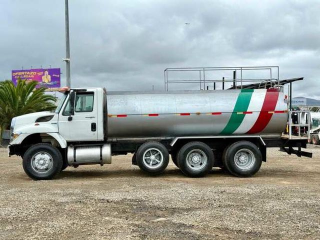 2011 Camión International Workstar 7400 con Estanque Aljibe de 15.000 lts