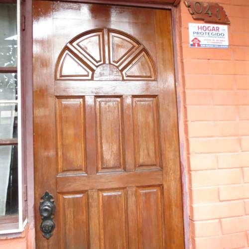 SE VENDE CASA 3 DORMITORIOS  2 BAÑOS  ESTACIONAMIENTO