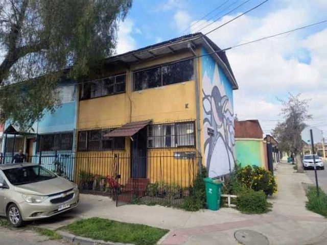 CASA En Venta Casa Esquina con 2° Piso en Sta. Rosa con Ureta Cox