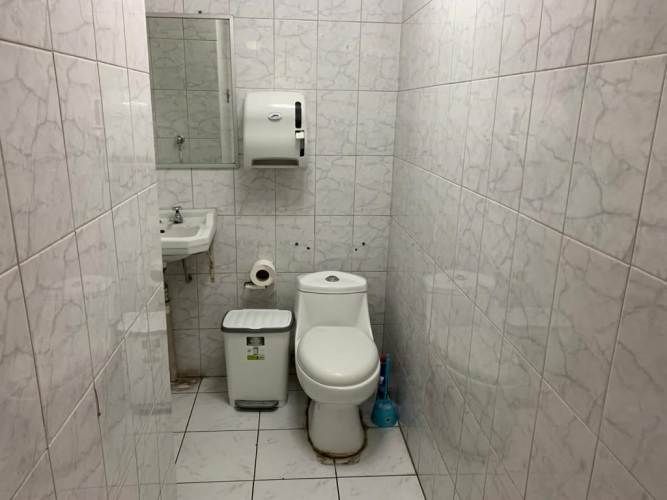 OFICINA Amplia oficina de 2 pisos en barrio París y Londres a pasos del metro U de Chile