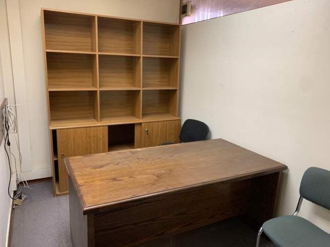 OFICINA Amplia oficina de 2 pisos en barrio París y Londres a pasos del metro U de Chile