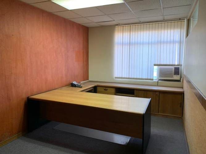 OFICINA Amplia oficina de 2 pisos en barrio París y Londres a pasos del metro U de Chile