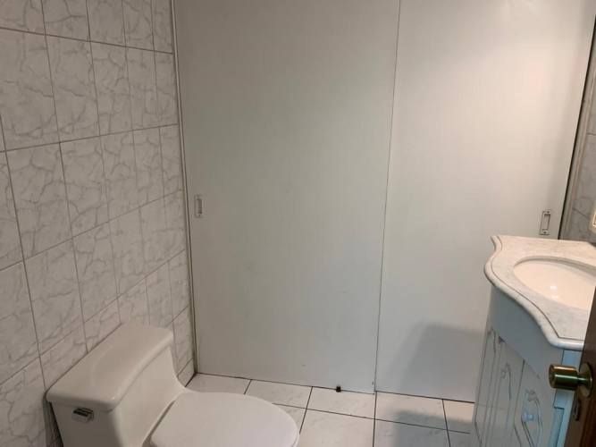 OFICINA Amplia oficina de 2 pisos en barrio París y Londres a pasos del metro U de Chile