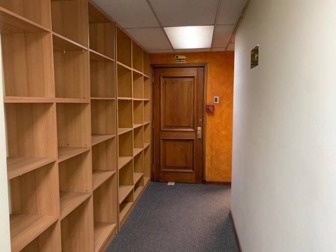 OFICINA Amplia oficina de 2 pisos en barrio París y Londres a pasos del metro U de Chile