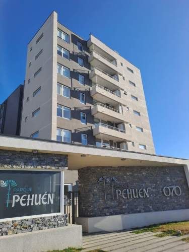 DEPTO. ALTOS DE CHIGTE. SIN COMISIÓN E INCLUYE GASTOS COMUNES Y ESTACIONAMIENTO