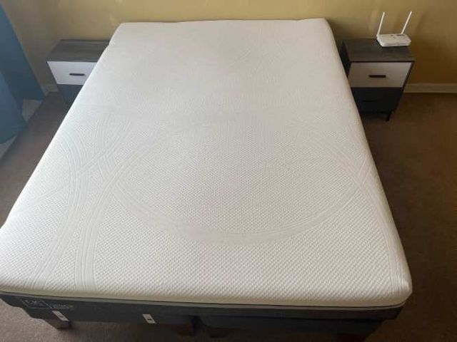 Cama Cic 2 plazas y 2 veladores