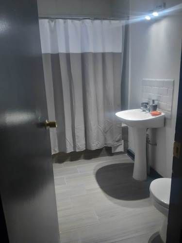 Casa central a 4 cuadras del Metrotren Valpar (9654)