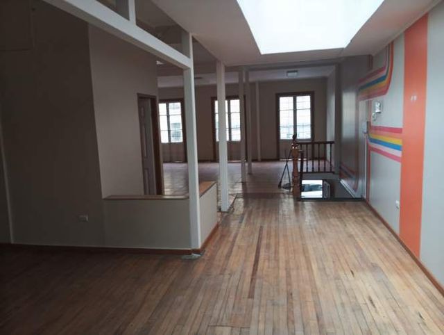 Local Freire, 2 baños, planta libre, 2 bodegas, trifásico