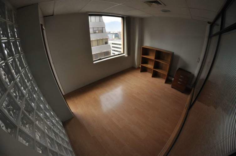 OFICINA CON EXCELENTE CONECTIVIDAD