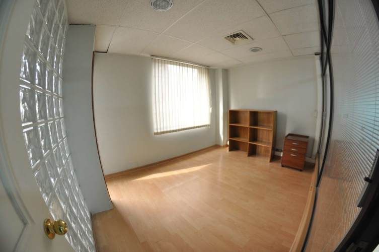 OFICINA CON EXCELENTE CONECTIVIDAD