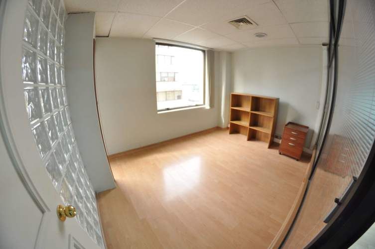 OFICINA CON EXCELENTE CONECTIVIDAD