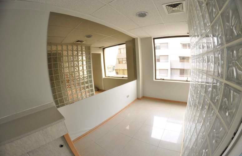 OFICINA CON EXCELENTE CONECTIVIDAD