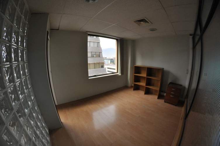 OFICINA CON EXCELENTE CONECTIVIDAD