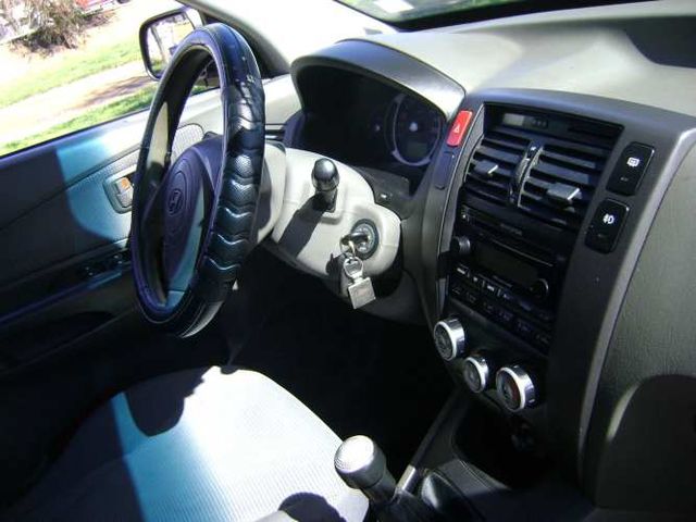 Hyundai Tucson GL 2.0 en excelente condiciones.