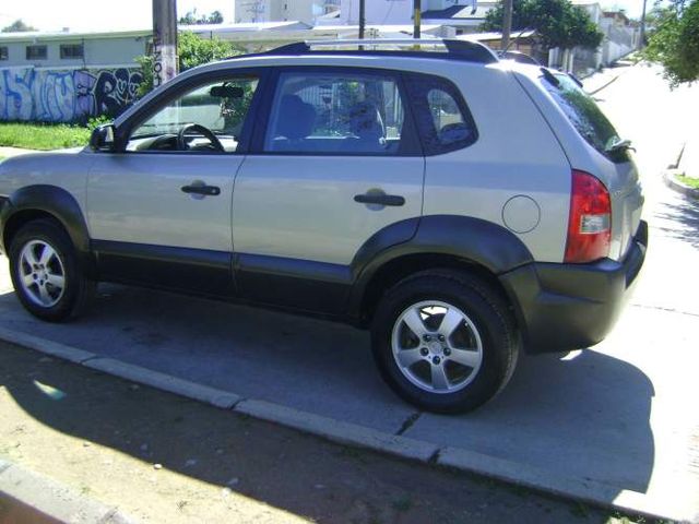 Hyundai Tucson GL 2.0 en excelente condiciones.