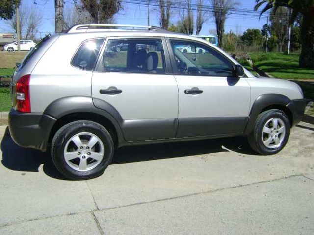 Hyundai Tucson GL 2.0 en excelente condiciones.