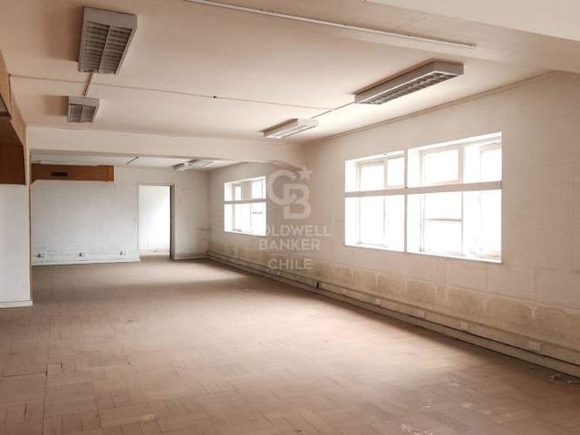 OPORTUNIDAD! Excelente oficina en Huérfanos