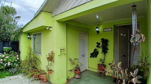 Se Vende amplia casa 4D/2B Estacionamientos  (114695)