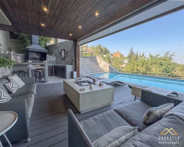 CASA Av. La Quebrada / Las Condes