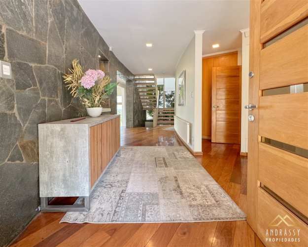 CASA Av. La Quebrada / Las Condes