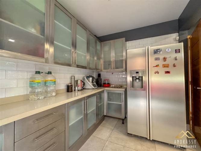 CASA Av. La Quebrada / Las Condes