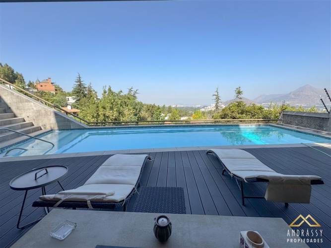 CASA Av. La Quebrada / Las Condes