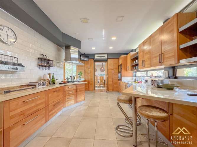 CASA Av. La Quebrada / Las Condes