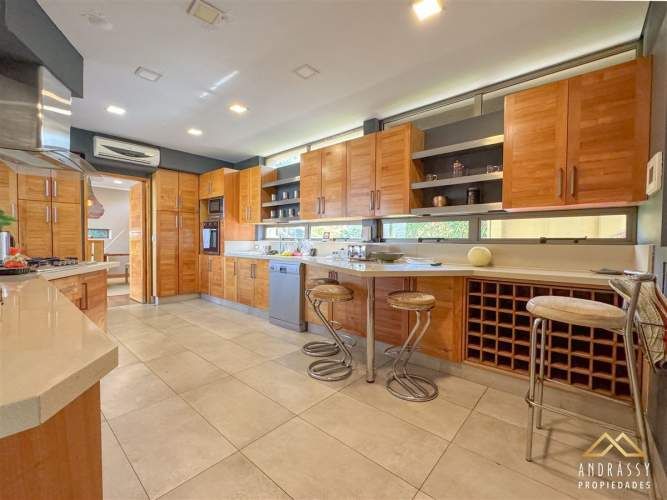 CASA Av. La Quebrada / Las Condes