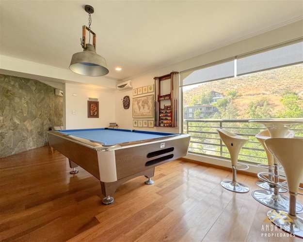 CASA Av. La Quebrada / Las Condes