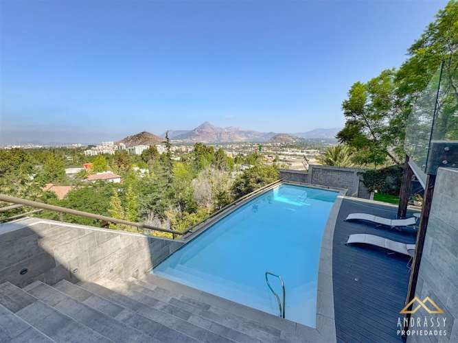 CASA Av. La Quebrada / Las Condes