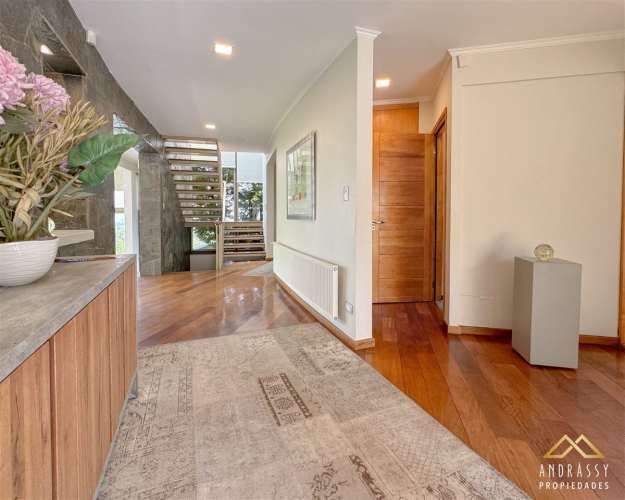 CASA Av. La Quebrada / Las Condes