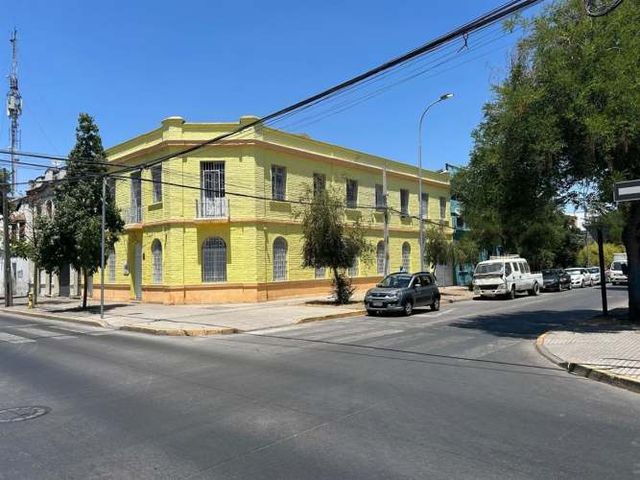 OFICINA Local Comercial 2 pisos Lira / Porvenir