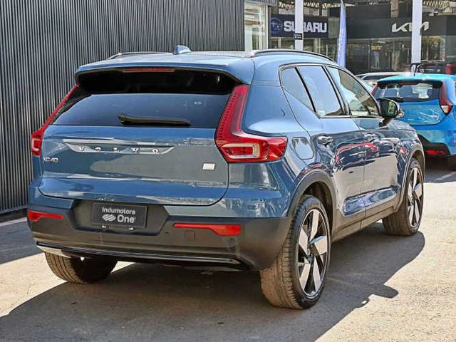 VOLVO XC40 2023
