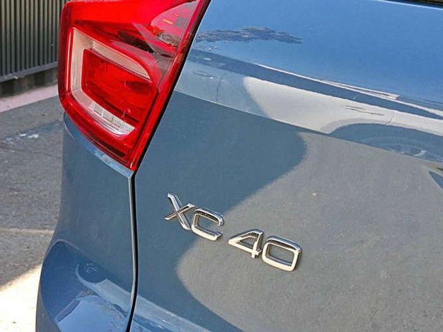 VOLVO XC40 2023