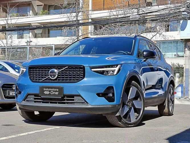 VOLVO XC40 2023