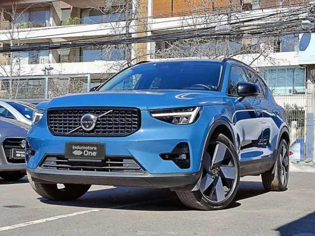 VOLVO XC40 2023