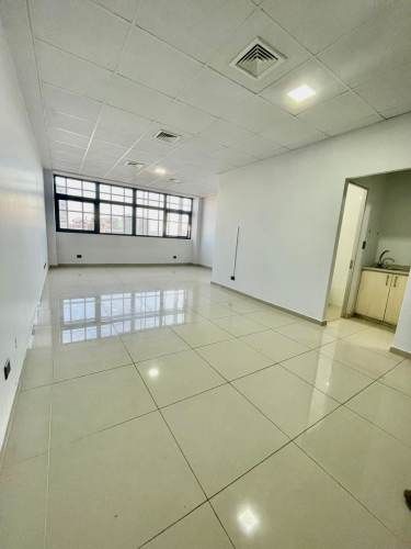 ESPACIOSA OFICINA CON ESTACIONAMIENTO