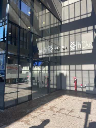 ESPACIOSA OFICINA CON ESTACIONAMIENTO