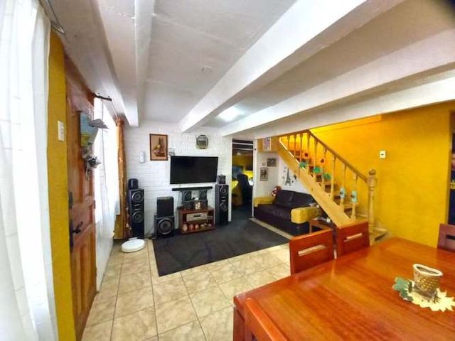 CASA AMPLIADA Y REGULARIZADA  CON 4D 1B 2E