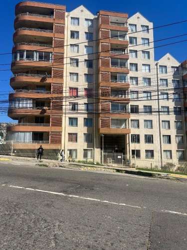 Depto frente Universidad UPLA y a pasos de la playa Torpederas