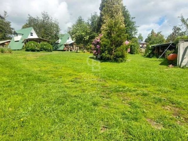 Terreno con 5 cabañas con acceso directo al lago Puyehue