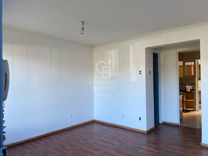 Casa con amplio antejardín y  patio - Bilbao.