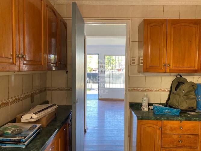 Casa con amplio antejardín y  patio - Bilbao.