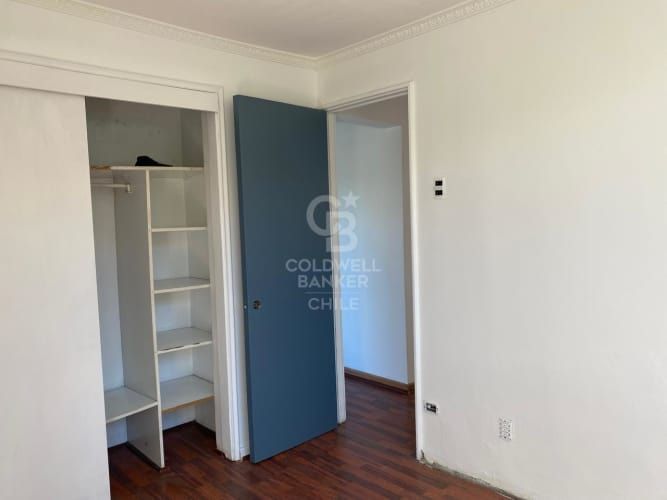 Casa con amplio antejardín y  patio - Bilbao.