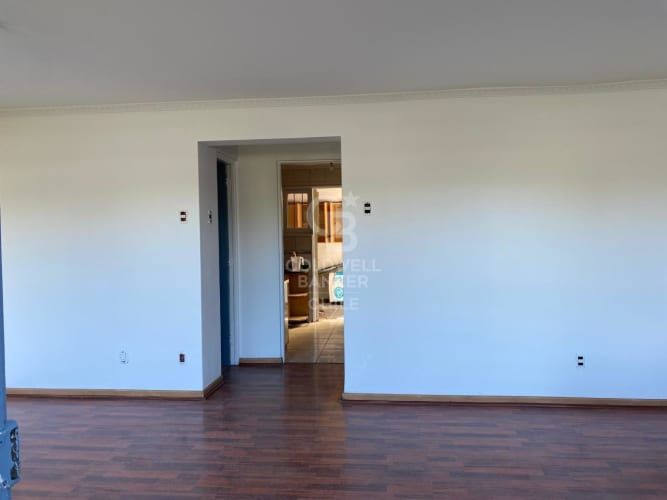 Casa con amplio antejardín y  patio - Bilbao.