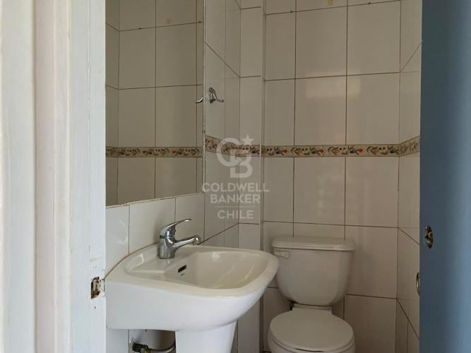 Casa con amplio antejardín y  patio - Bilbao.