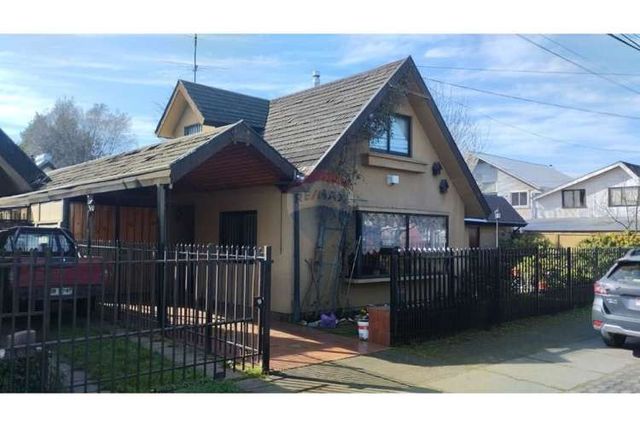 Se vende gran casa con dptos interiores