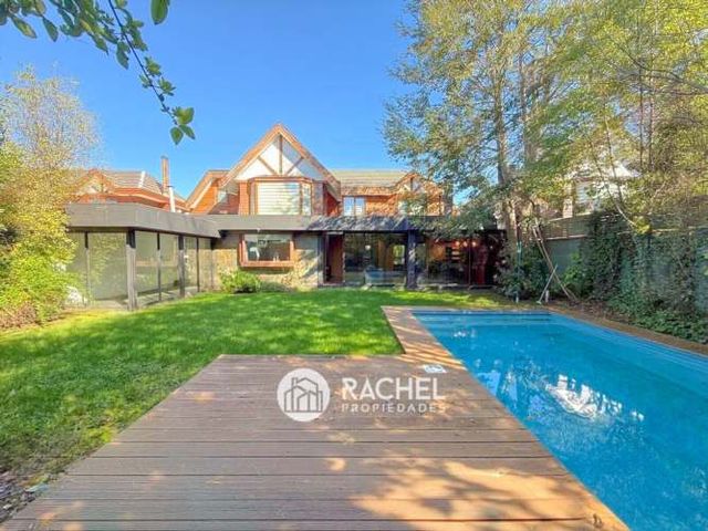 SE VENDE MARAVILLOSA CASA COMPLETAMENTE REMODELADA- Barrio Inglés (pasos colegio GreenHouse)