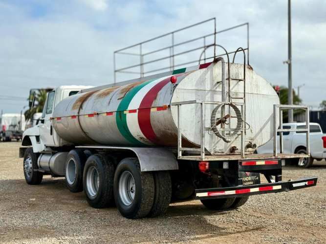 2010 Camión International Workstar 7400 con Estanque Aljibe de 15.000 lts
