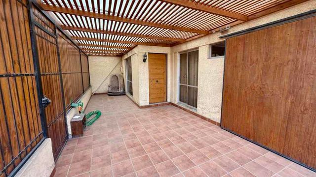 ¡Gran Oportunidad En Arica! Casa Amplia Con Estacionamiento